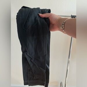 Women’s dark grey leggings from lululemon